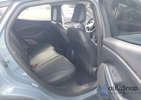 2023 Ford Mustang Mach-E Select z USA, uszkodzony, nr VIN 3FMTK1R46PMA77736